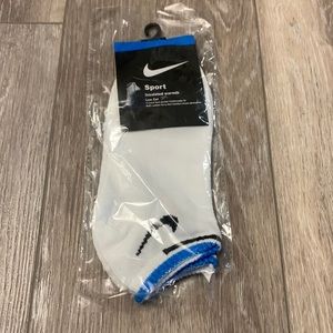 NWT Nike Swoosh Low Cut Socks